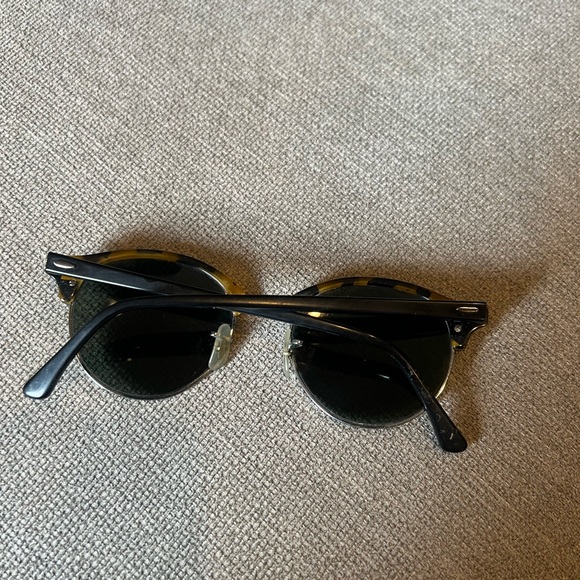 Tortoise shell raybans!!! Used, good condition - Picture 2 of 3
